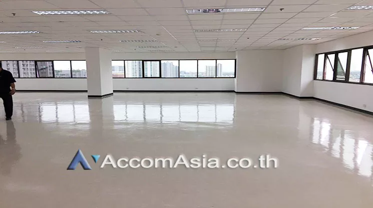 unit Office space For Rent in Sukhumvit, Bangkok  near BTS Ekkamai (AA15966)